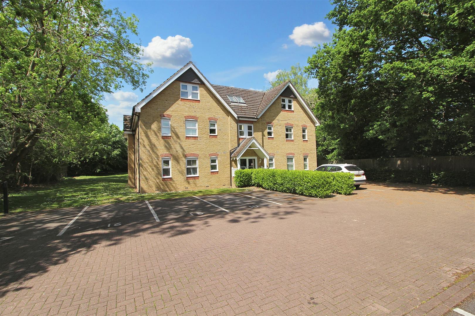 2 bed property in Pryor Close, Reading